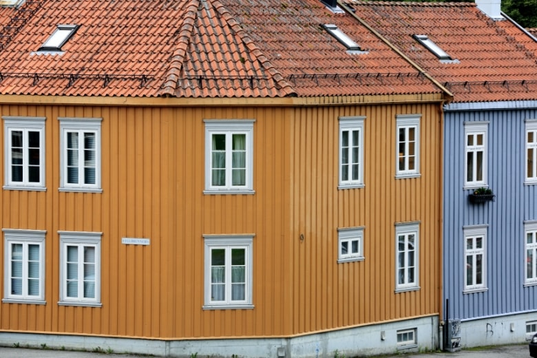 Gult og blått hus i Trondheim